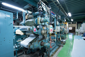 設備仕様 処理速度 :100~700m/min 線圧:10~700kN/m ヒートロール温度:40~280℃